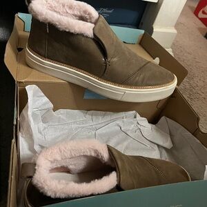 Women's Brown Slip-On Shoes with Pink Lining